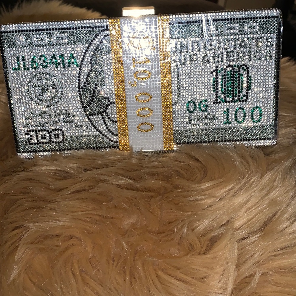 10,000 RHINESTONE CLUTCH-NOW THIS IS A CONVERSATION PIECE!!!! 10,000 CLUTCH BAG